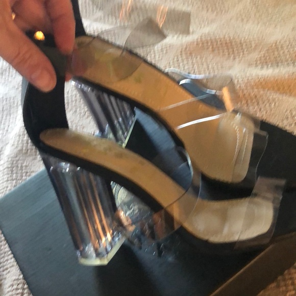 Fashion nova clear heels - Picture 2 of 7